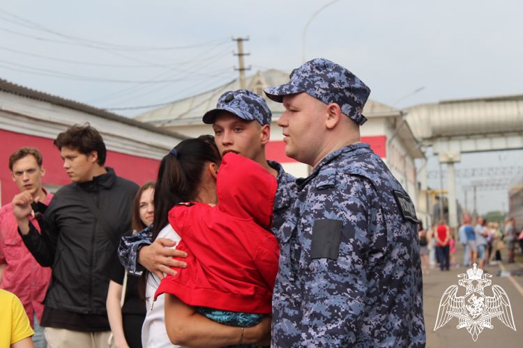Сто вологодских юношей отправились служить в Северо-Западный округ Росгвардии