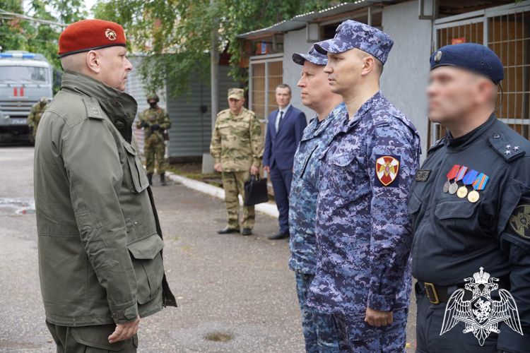 Командующий Северо-Западным округом Росгвардии генерал-лейтенант Алексей Воробьев вручил государственные награды вологодским росгвардейцам (ВИДЕО)