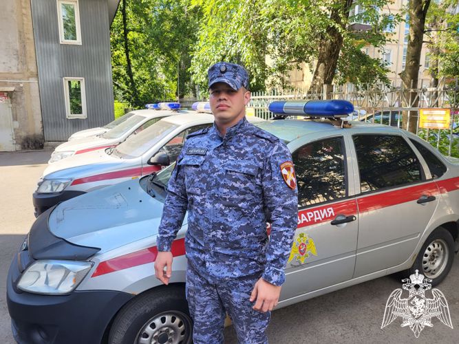 В Череповце сотрудники Росгвардии спасли потерявшуюся девочку