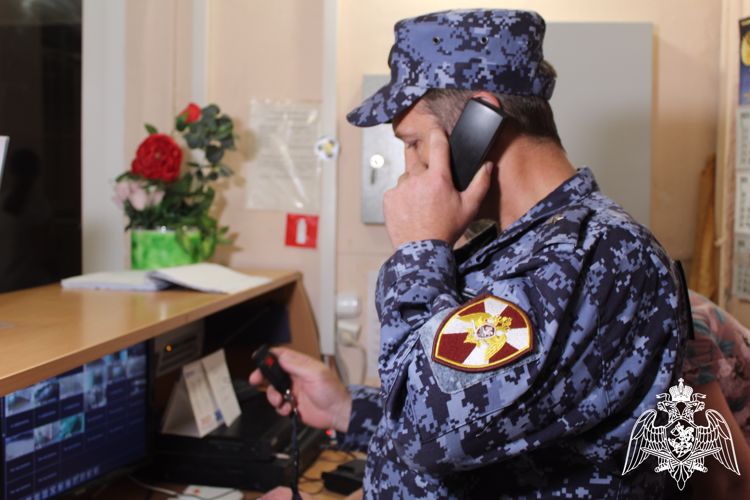 В Вологодской области сотрудники Росгвардии проверяют защищенность объектов образования