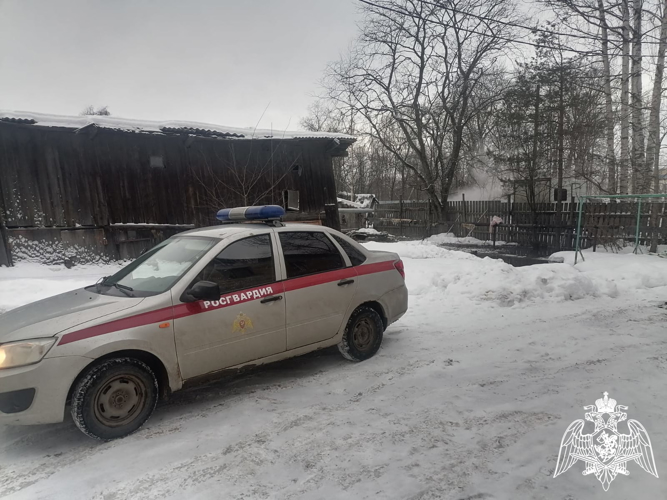 Сотрудники Росгвардии спасли замерзавшего на улице сокольчанина