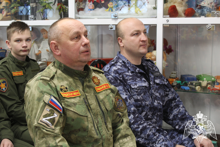 Росгвардейцы организовали для учащихся «Гвардейской смены» занятия и экскурсию в вологодский музей детства (ВИДЕО)