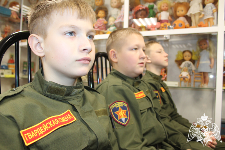 Росгвардейцы организовали для учащихся «Гвардейской смены» занятия и экскурсию в вологодский музей детства (ВИДЕО)