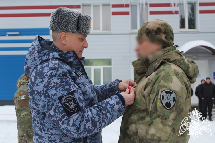 Заместитель начальника Управления Росгвардии по Вологодской области вручил государственные награды участникам СВО