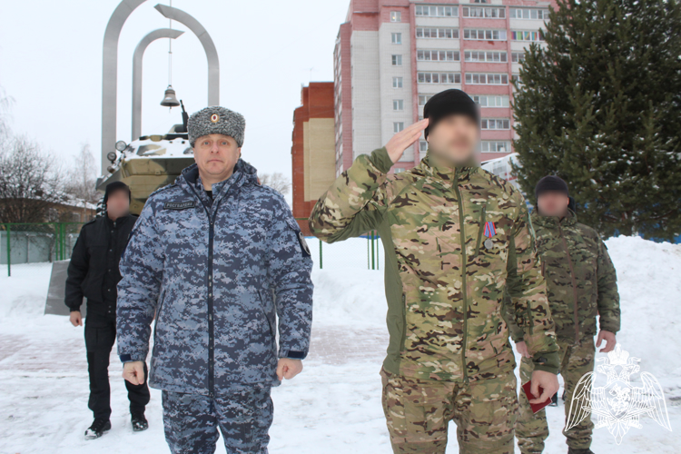 Заместитель начальника Управления Росгвардии по Вологодской области вручил государственные награды участникам СВО