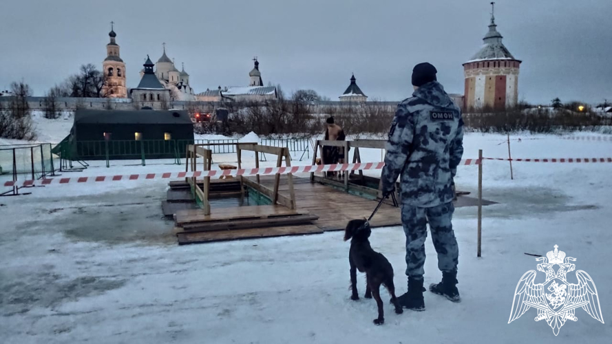 На Вологодчине росгвардейцы обеспечили безопасность и приняли участие в праздновании Крещения Господня