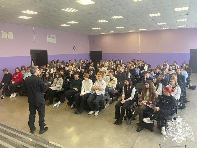 Сотрудники ОМОН «Вымпел» провели с вологодскими ребятами разговоры «Актуально о главном»