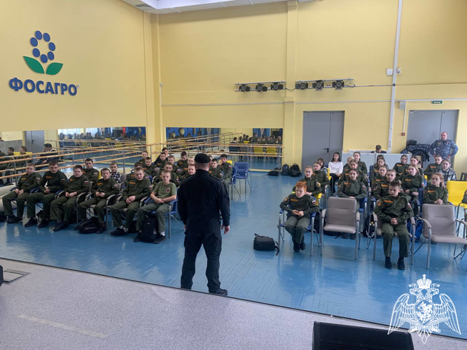 Цикл встреч с череповецкими школьниками провели сотрудники ОМОН «Титан» Управления Росгвардии по Вологодской области