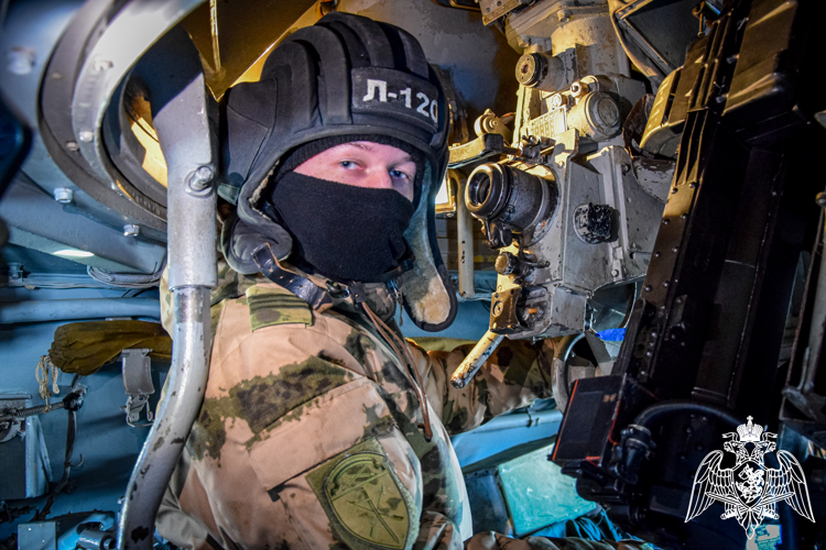 Вологодские росгвардейцы приняли участие в боевых стрельбах под Санкт-Петербургом (ВИДЕО)