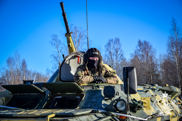 Вологодские росгвардейцы приняли участие в боевых стрельбах под Санкт-Петербургом (ВИДЕО)