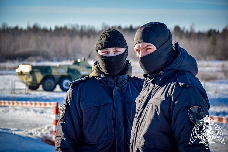 Вологодские росгвардейцы приняли участие в боевых стрельбах под Санкт-Петербургом (ВИДЕО)