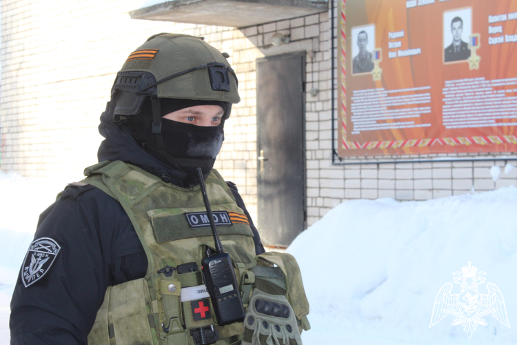 Ученики из трех вологодских школ стали гостями в подразделениях Росгвардии