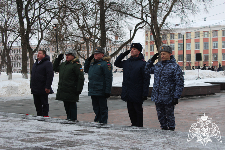 В Вологде росгвардейцы почтили память защитников Отечества, погибших при защите нашей страны и исполнении служебного долга
