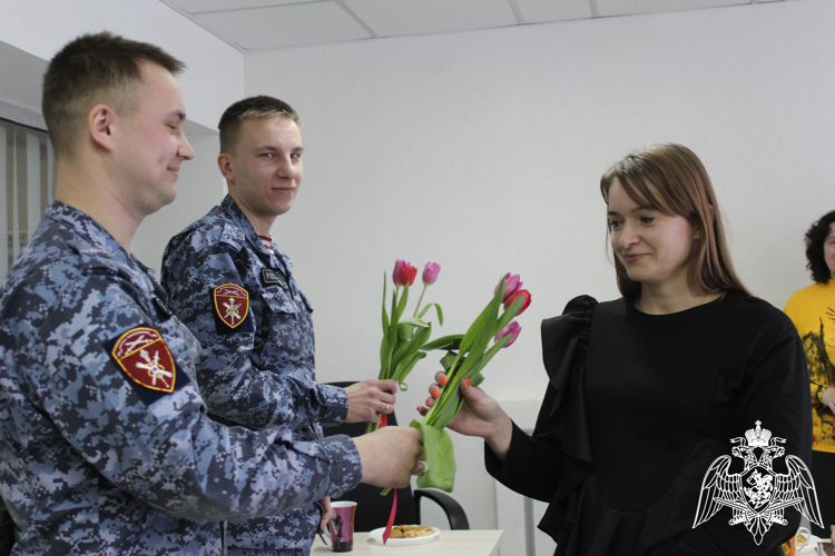 В Управлении Росгвардии по Вологодской области поздравили всех сотрудниц, женщин-военнослужащих и работниц регионального ведомства с 8 марта