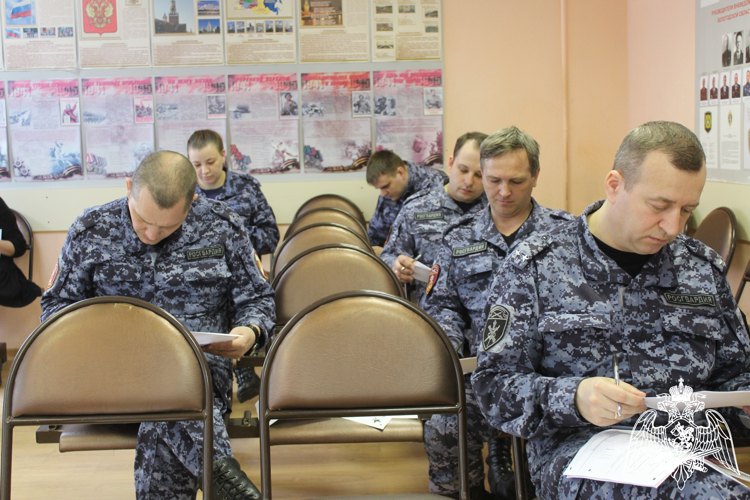 Вологодские росгвардейцы и учащиеся «Гвардейской смены» стали участниками «Диктанта Победы»