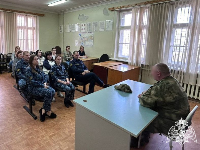 Офицер спецподразделения Росгвардии стал участником круглого стола с сотрудниками регионального УФСИН