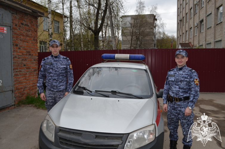 Сотрудники Росгвардии в Вологде помогли родителям разыскать потерявшегося ребенка 