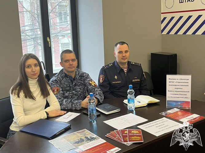 Вологодские росгвардейцы рассказали о своей службе на Всероссийской ярмарке трудоустройства