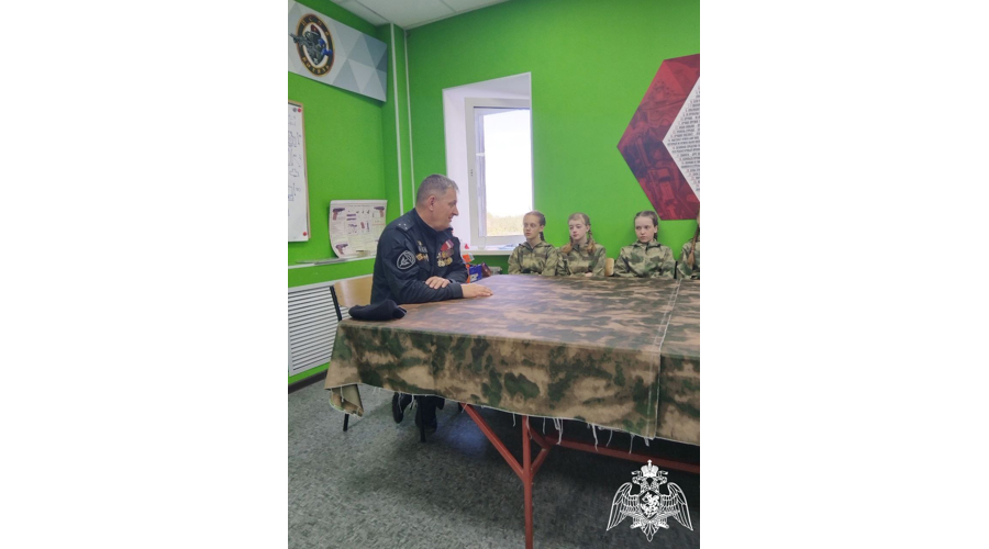 Руководство и сотрудники ОМОН «Титан» Росгвардии по Вологодской области провели встречи с молодежью Череповца