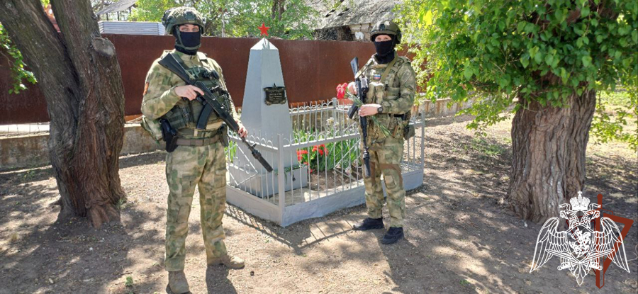 Росгвардейцы в ДНР восстановили памятник разведчику, погибшему в годы Великой Отечественной войны