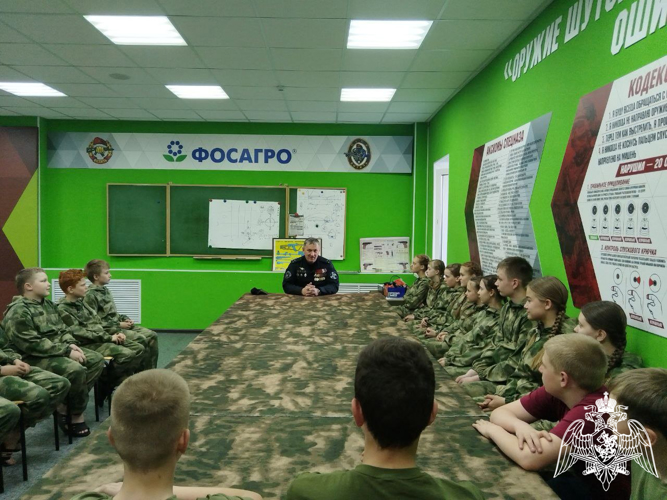 Руководство и сотрудники ОМОН «Титан» Росгвардии по Вологодской области провели встречи с молодежью Череповца