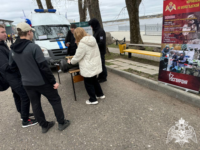 Вологодские росгвардейцы приняли участие в автопробеге, посвященному Дню Победы