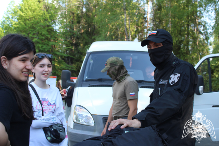 В Вологодской области росгвардейцы провели мероприятие для детей из Белгородской области (ВИДЕО)