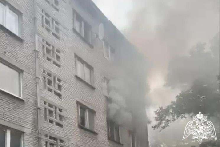 В Череповце сотрудники Росгвардии оказали помощь в эвакуации граждан из задымленного жилого дома