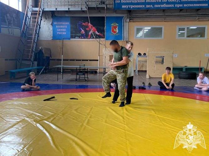 Школьники из тотемского военно-патриотического лагеря «Патриот» познакомились со службой спецподразделений Росгвардии Вологодчины