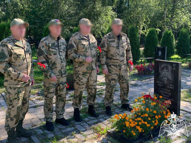 СОТРУДНИКИ ОМОН «ТИТАН» РОСГВАРДИИ ПОЧТИЛИ ПАМЯТЬ СВОЕГО СОСЛУЖИВЦА ГЕРОЯ РОССИИ СЕРГЕЯ ПЕРЦА, ПОГИБШЕГО ПРИ ИСПОЛНЕНИИ СЛУЖЕБНОГО ДОЛГА
