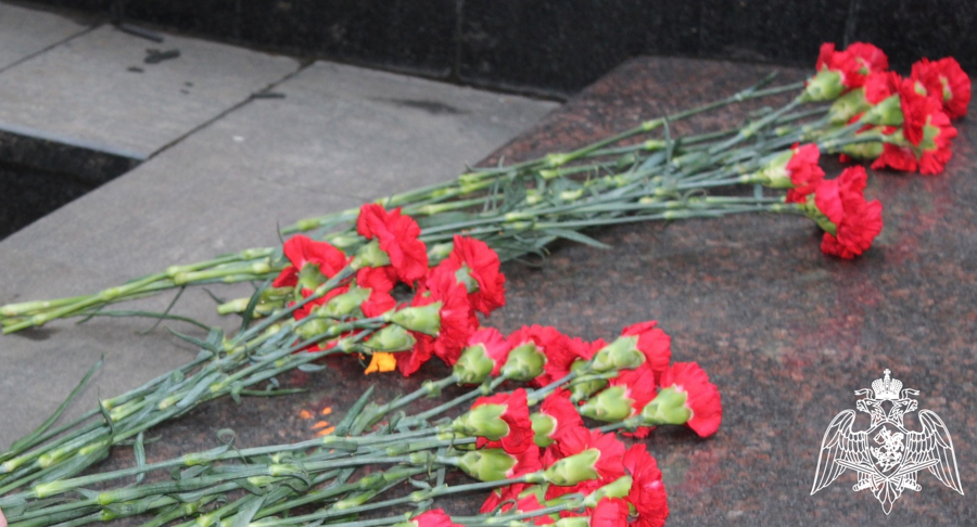 В Вологде офицеры Росгвардии приняли участие в памятном митинге в честь Дня солидарности в борьбе с терроризмом