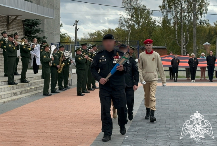 Сотрудники ОМОН «Титан» Росгвардии по Вологодской области приняли участие в торжественной церемонии зажжения «Вечного огня» в Череповецком районе