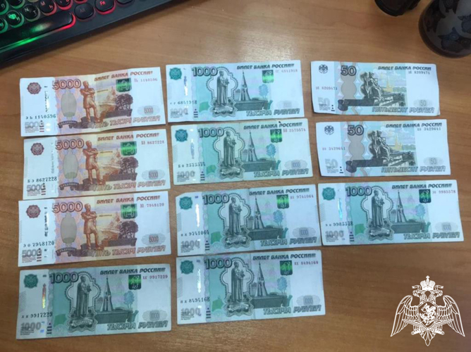 При силовой поддержке сотрудников ОМОН Росгвардии в Вологодской области пресечена деятельность интим-салона