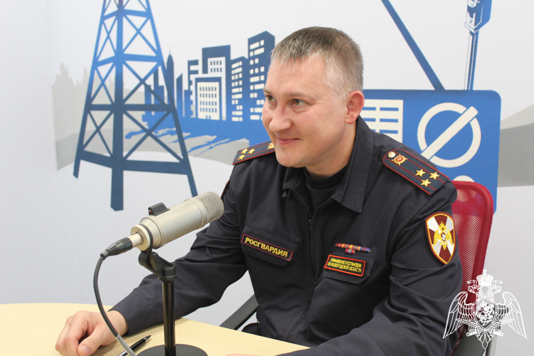 Изменения в законодательстве по обороту оружия и безопасное проведение охоты обсудили вологодские росгвардейцы в эфире «Радио России»