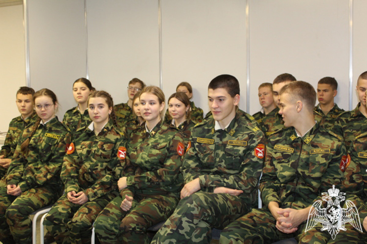 Росгвардейцы представили свою профессию на ярмарке вакансий «День карьеры молодежи». Профориентационные площадки ярмарки в Вологде, Череповце, Соколе и Великом Устюге собрали учащихся 8-11 классов из различных муниципальных округов области.