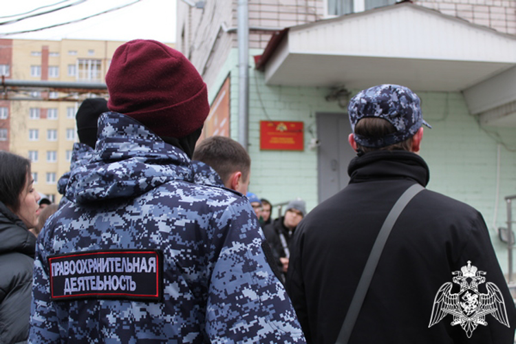 Студенты вологодских колледжей познакомились с работой региональной Росгвардии
