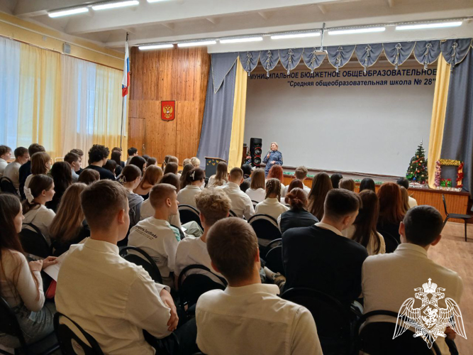 Сотрудники Росгвардии рассказали череповецким выпускникам о войсках национальной гвардии России и ведомственных вузах