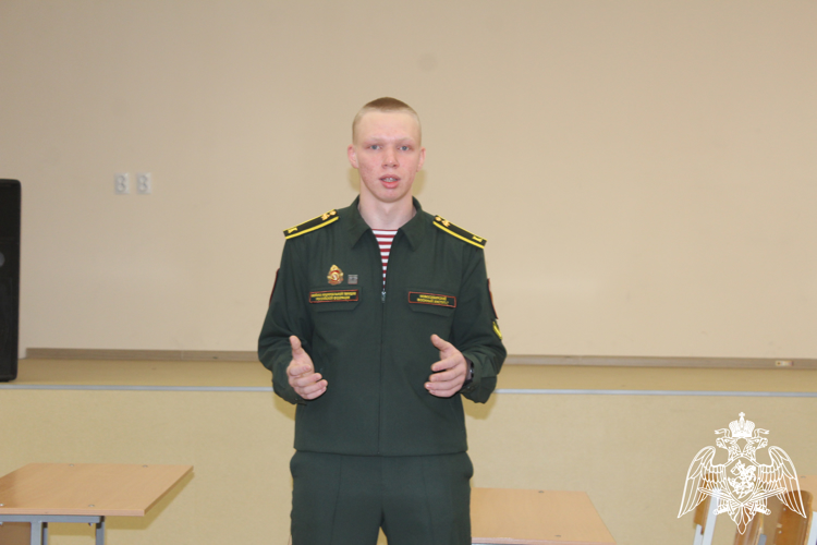 Курсант Новосибирского института Росгвардии рассказал вологодским школьникам о поступлении и учебе в ведомственном вузе