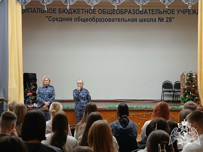Сотрудники Росгвардии рассказали череповецким выпускникам о войсках национальной гвардии России и ведомственных вузах