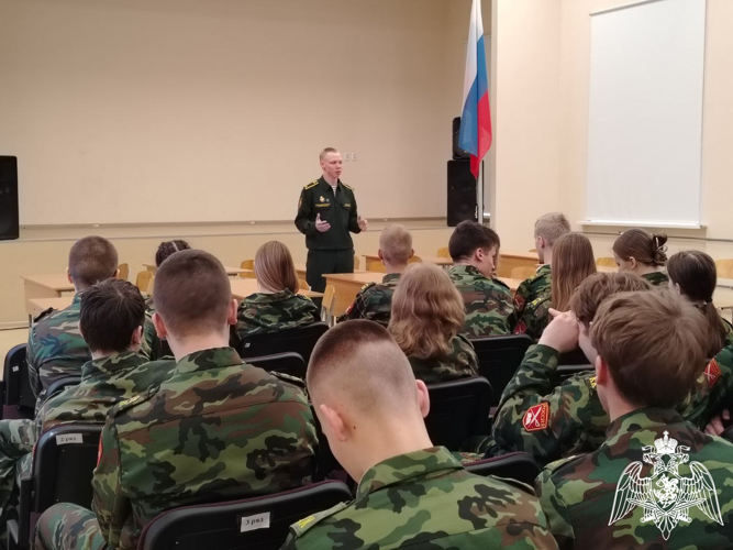 Курсант Новосибирского института Росгвардии рассказал вологодским школьникам о поступлении и учебе в ведомственном вузе