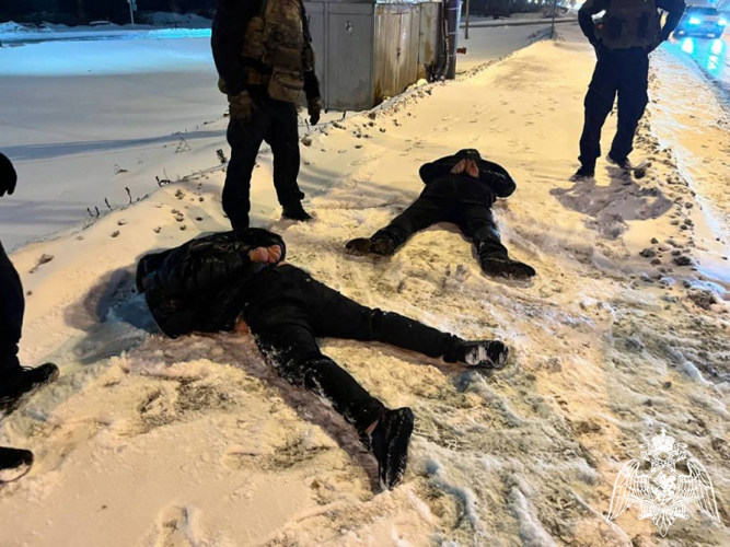 В Вологде при силовой поддержке сотрудников СОБР «Дружина» пресечен сбыт оптовой партии наркотиков (ВИДЕО)