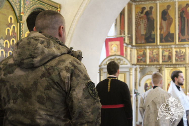 В Вологде сотрудники Росгвардии приняли участие в специальном молебне, проведенным митрополитом Вологодским и Кирилловским Саввой