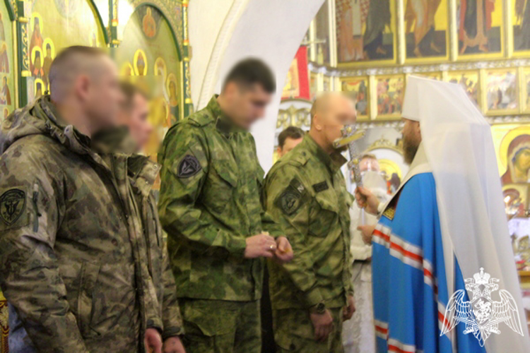 В Вологде сотрудники Росгвардии приняли участие в специальном молебне, проведенным митрополитом Вологодским и Кирилловским Саввой