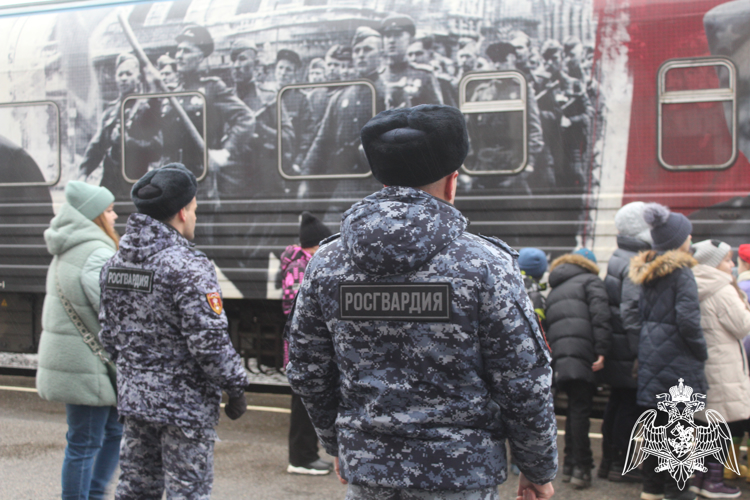 В Вологде росгвардейцы обеспечивают общественную безопасность во время прибытия в областной центр «Поезда Победы»