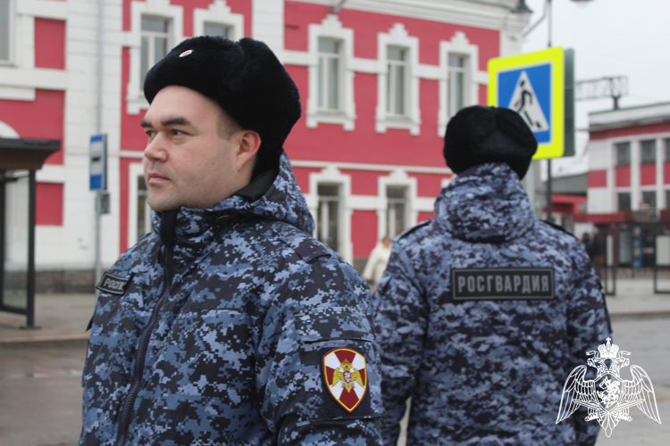 В Вологде росгвардейцы обеспечивают общественную безопасность во время прибытия в областной центр «Поезда Победы»