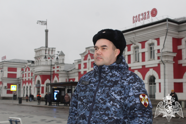 В Вологде росгвардейцы обеспечивают общественную безопасность во время прибытия в областной центр «Поезда Победы»