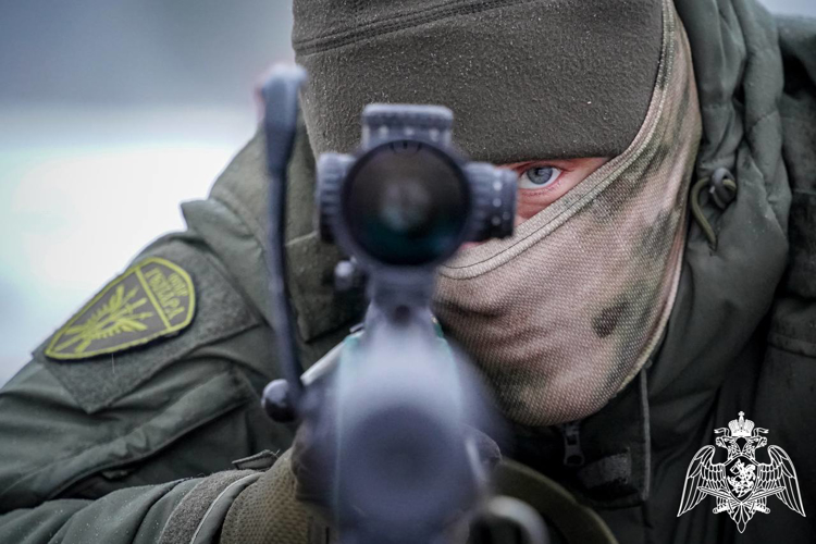 Под Петербургом вологодские росгвардейцы, вместе с коллегами из 9 регионов страны, отработали стрельбу из гранатометов и снайперских винтовок