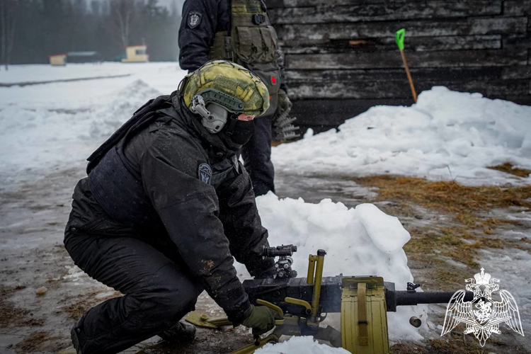 Под Петербургом вологодские росгвардейцы, вместе с коллегами из 9 регионов страны, отработали стрельбу из гранатометов и снайперских винтовок