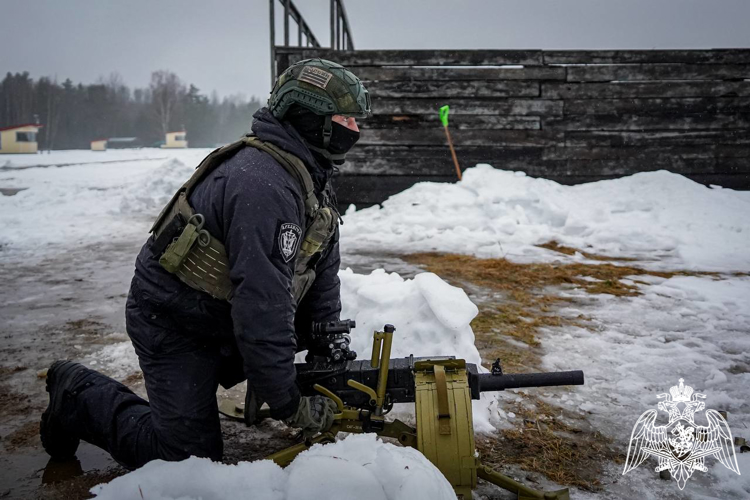 Под Петербургом вологодские росгвардейцы, вместе с коллегами из 9 регионов страны, отработали стрельбу из гранатометов и снайперских винтовок