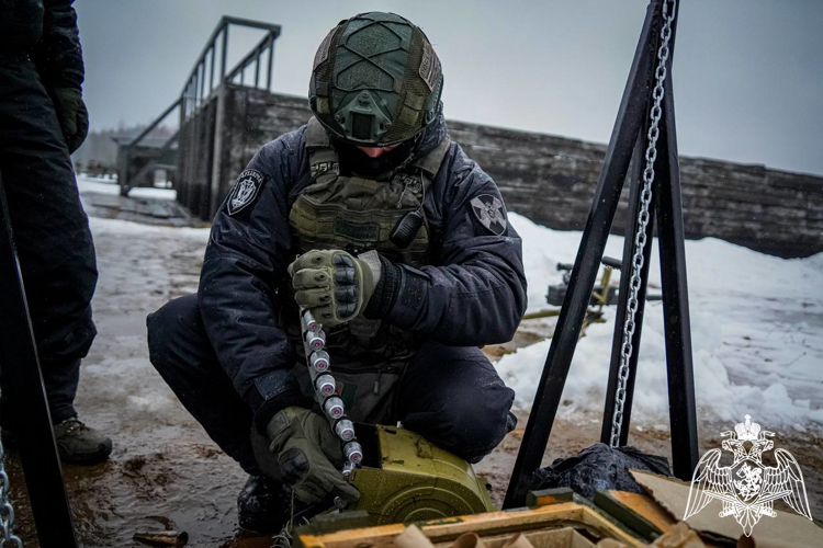 Под Петербургом вологодские росгвардейцы, вместе с коллегами из 9 регионов страны, отработали стрельбу из гранатометов и снайперских винтовок